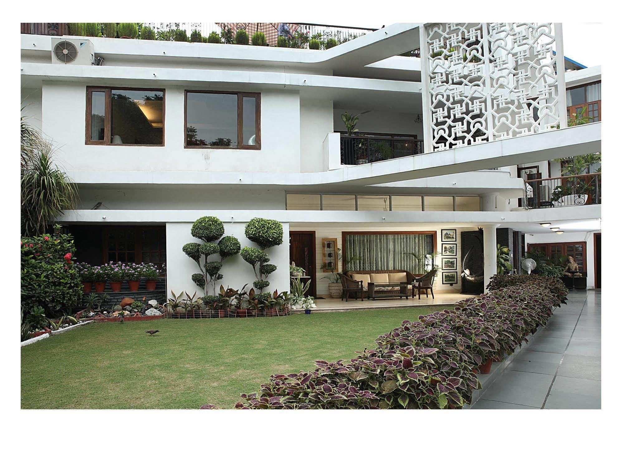 Hotel Ahuja Residency Golf Links à New Delhi Extérieur photo